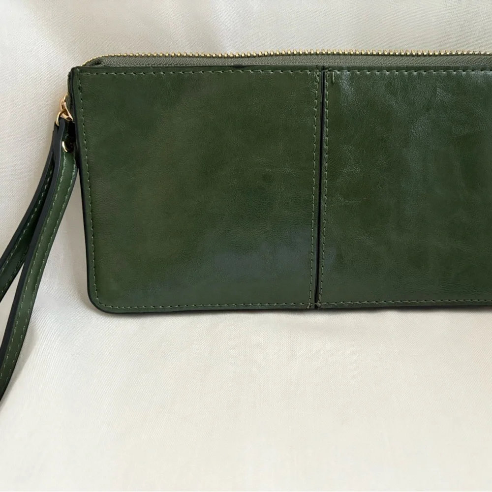 Brand New Green Leather Wristlet / Clutch/ Wallet - Picture 2 of 6